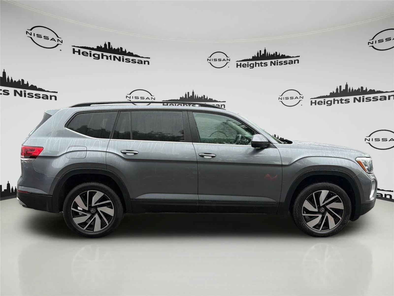 2025 Volkswagen Atlas SE w/Tech - Photo 6