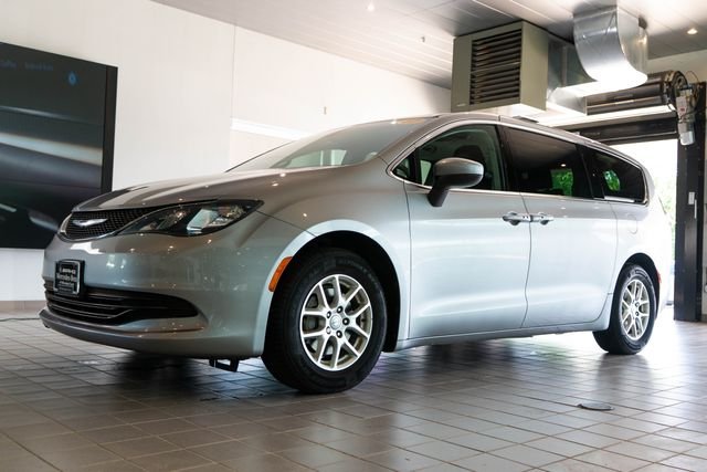 Used 2017 Silver Chrysler Touring image 3