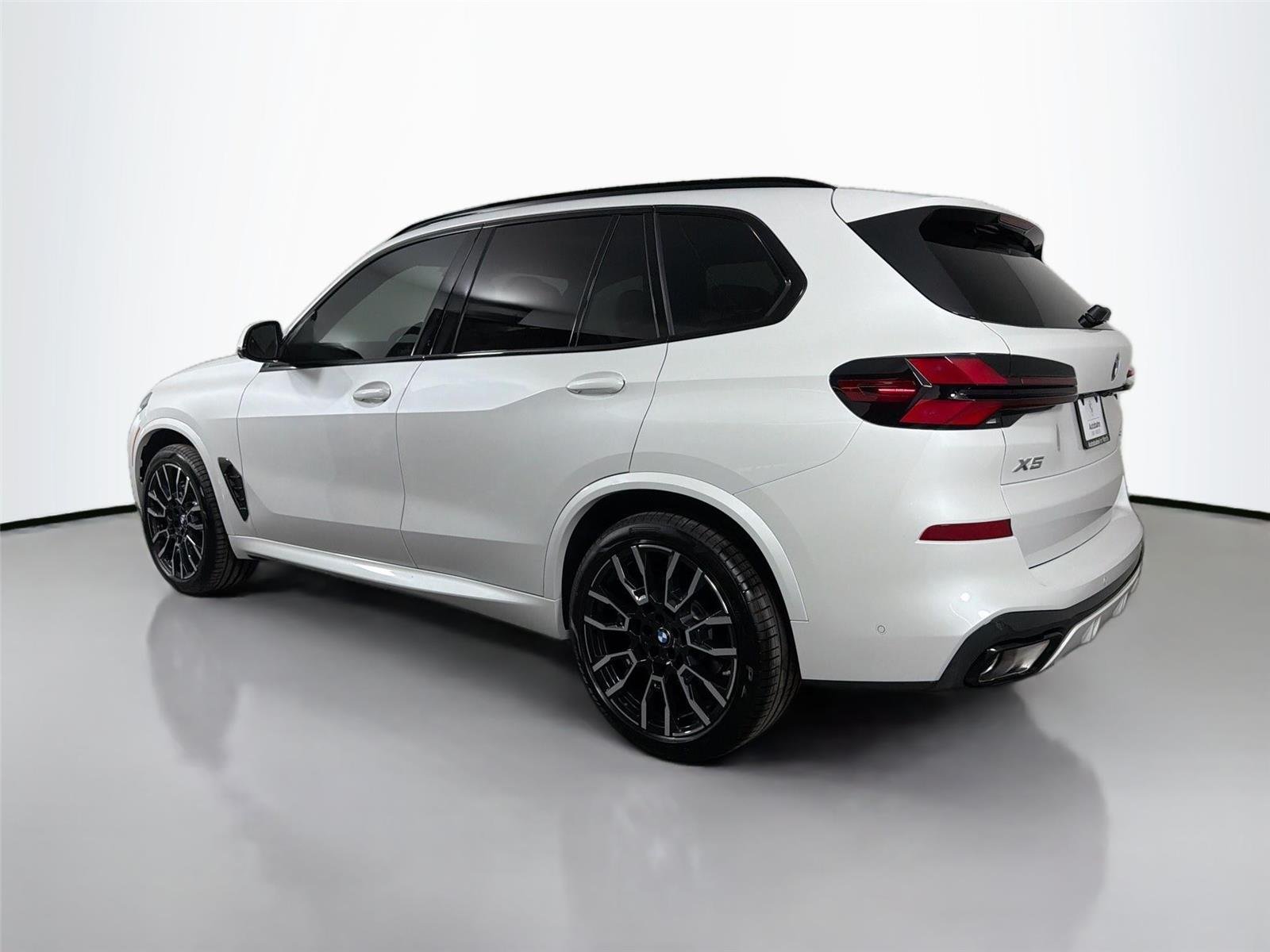 New 2026 Mineral White Metallic BMW xDrive40i image 7