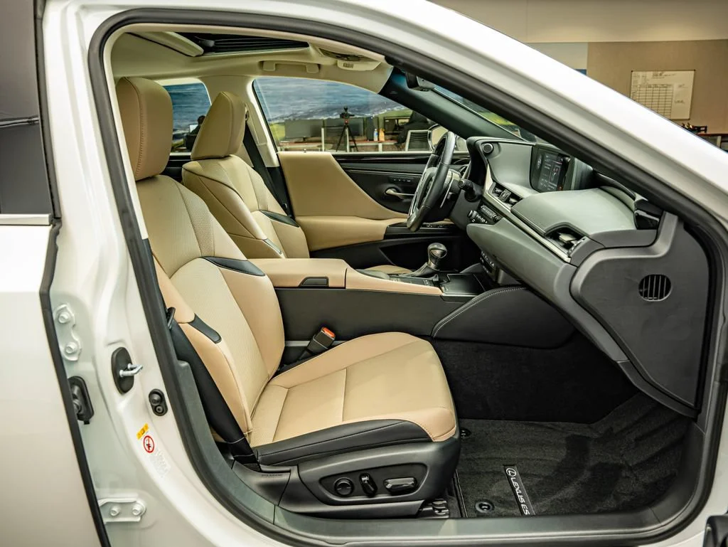 Used 2019 White Pearl Lexus 350 image 42