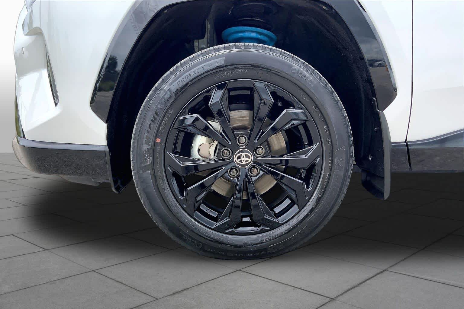 Used 2023 Wind Chill Pearl/Midnight Black Metallic Toyota Hybrid XSE image 11