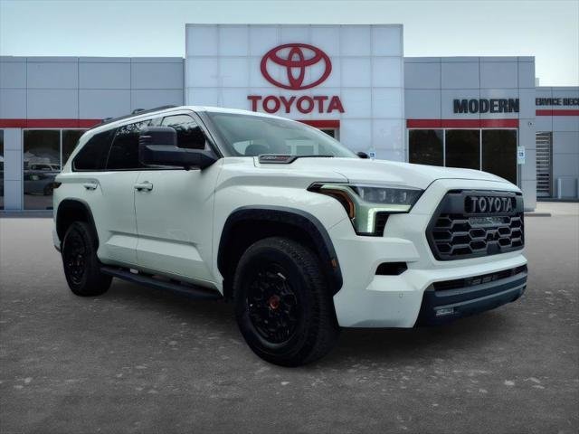 Used 2023 White Toyota  image 10