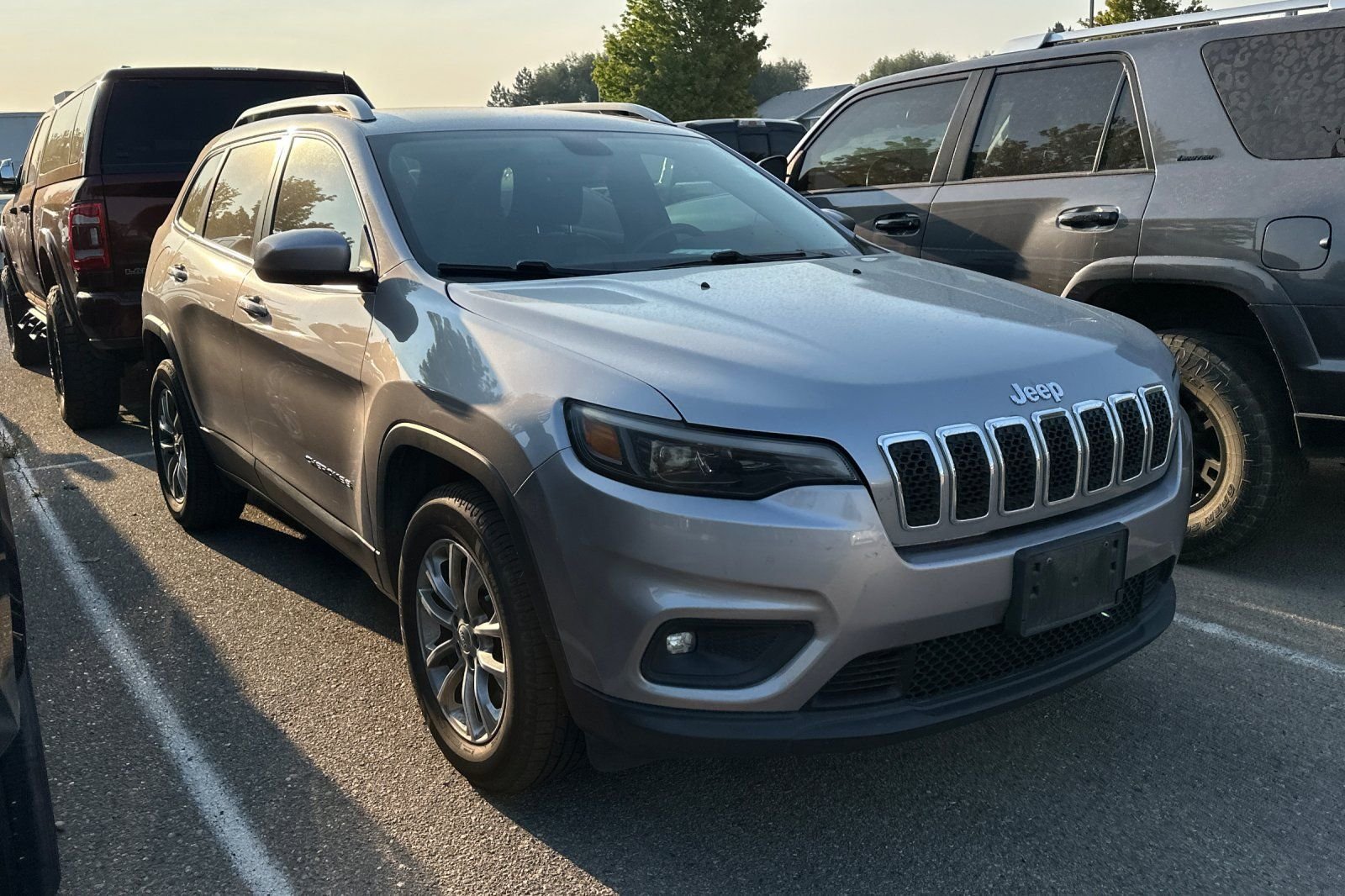 Used 2019 Silver Jeep Latitude Plus image 2
