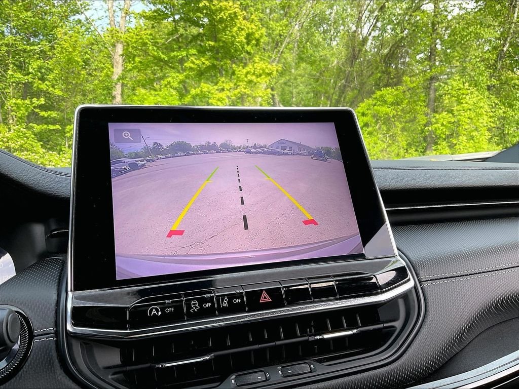 Used 2022 Gray Jeep Altitude image 16