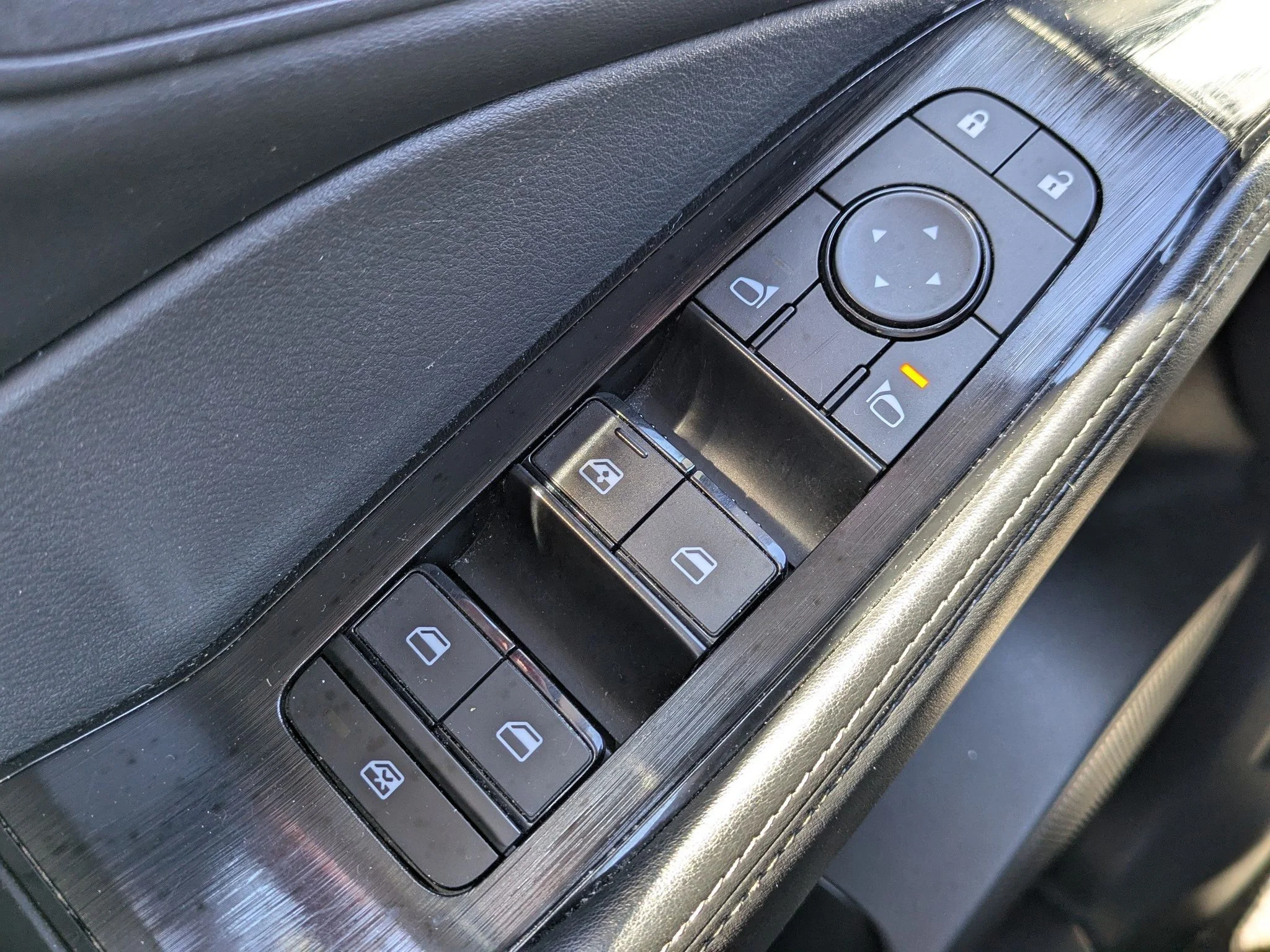 Certified Used 2024 Everest White Pearl Nissan SV image 23