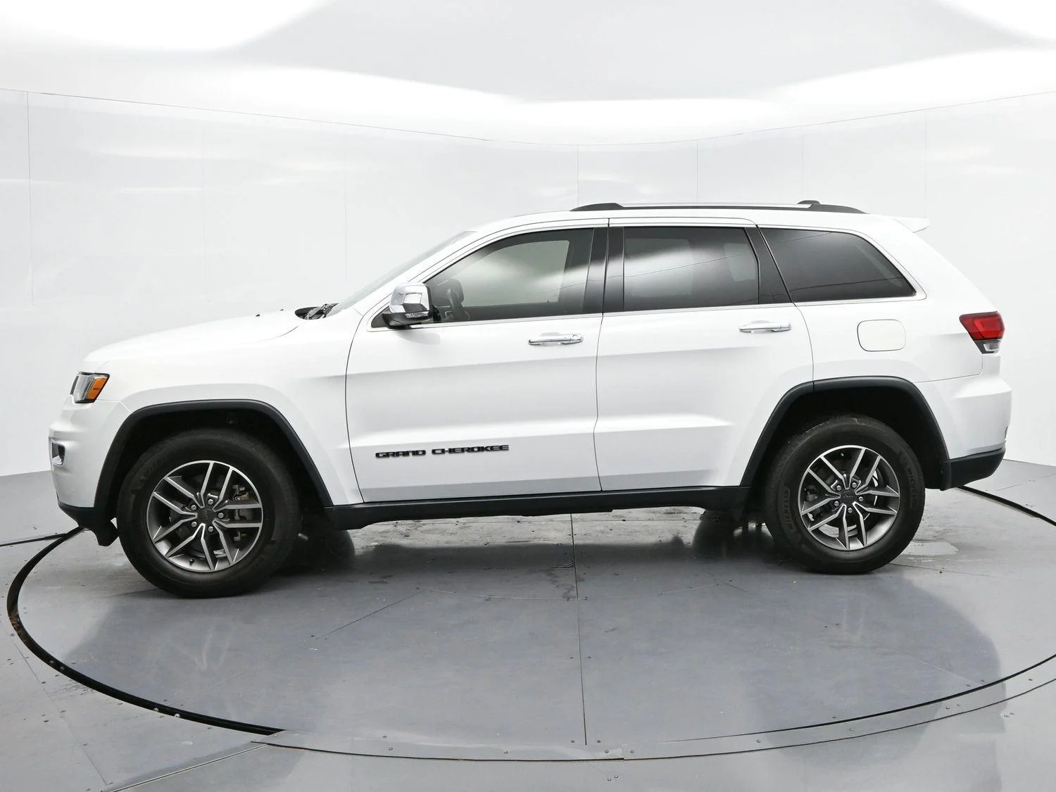 Used 2021 Bright White Clearcoat Jeep Limited image 4