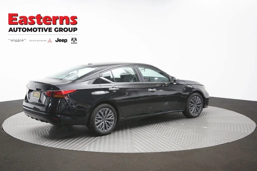 Used 2025 Black Nissan 2.5 SV image 41