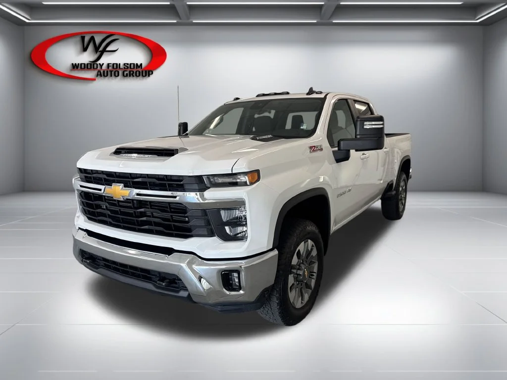 New 2026 Summit White Chevrolet LT image 3