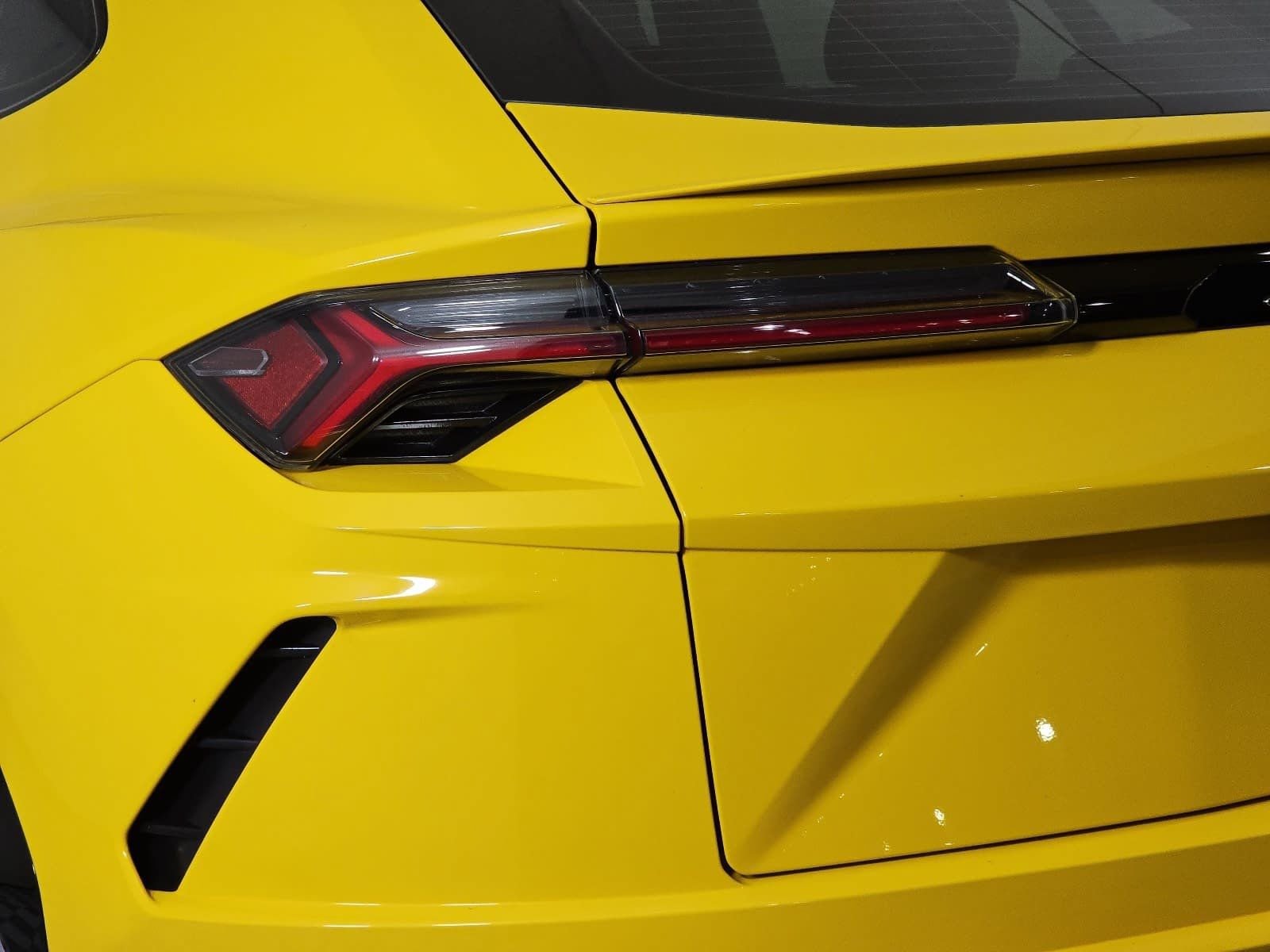 Used 2020  Lamborghini Base image 29