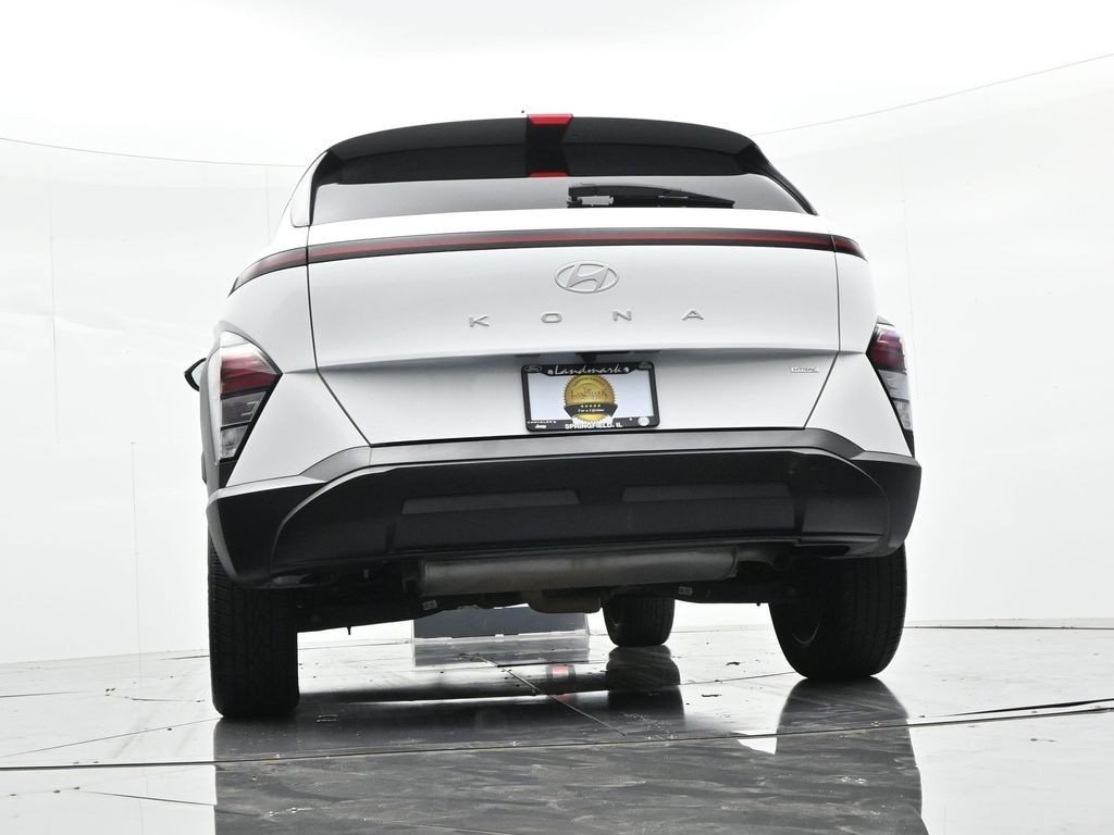 Used 2025 White Hyundai SEL AWD image 21