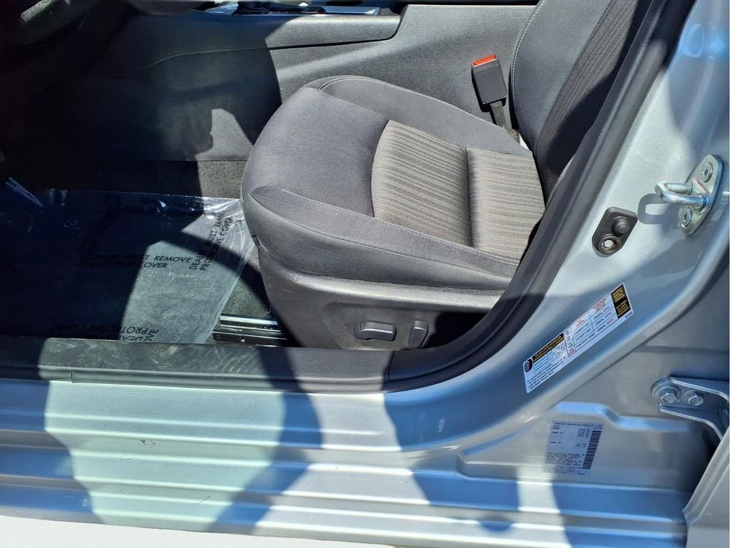 Used 2025 Silver Nissan 2.5 SV image 21