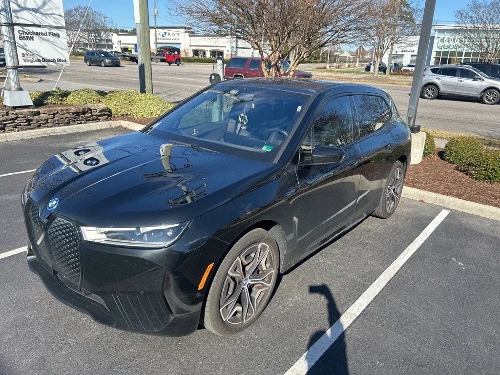 Used 2025 Black Sapphire Metallic BMW xDrive50 image 13