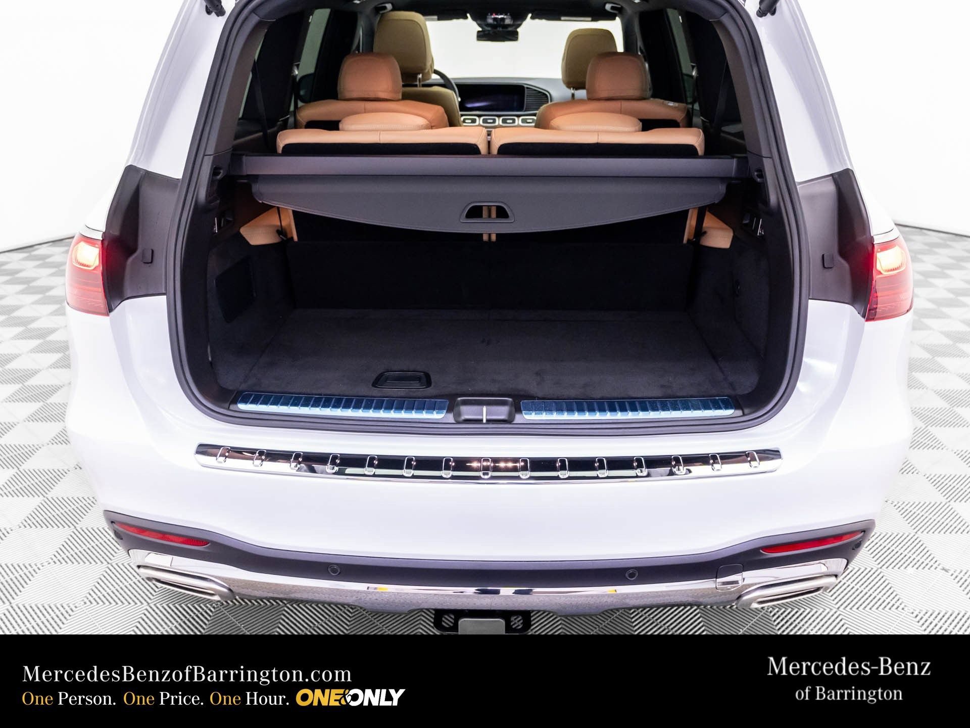New 2026 MANUFAKTUR Moonlight White Metallic Mercedes-Benz GLS 580 image 77