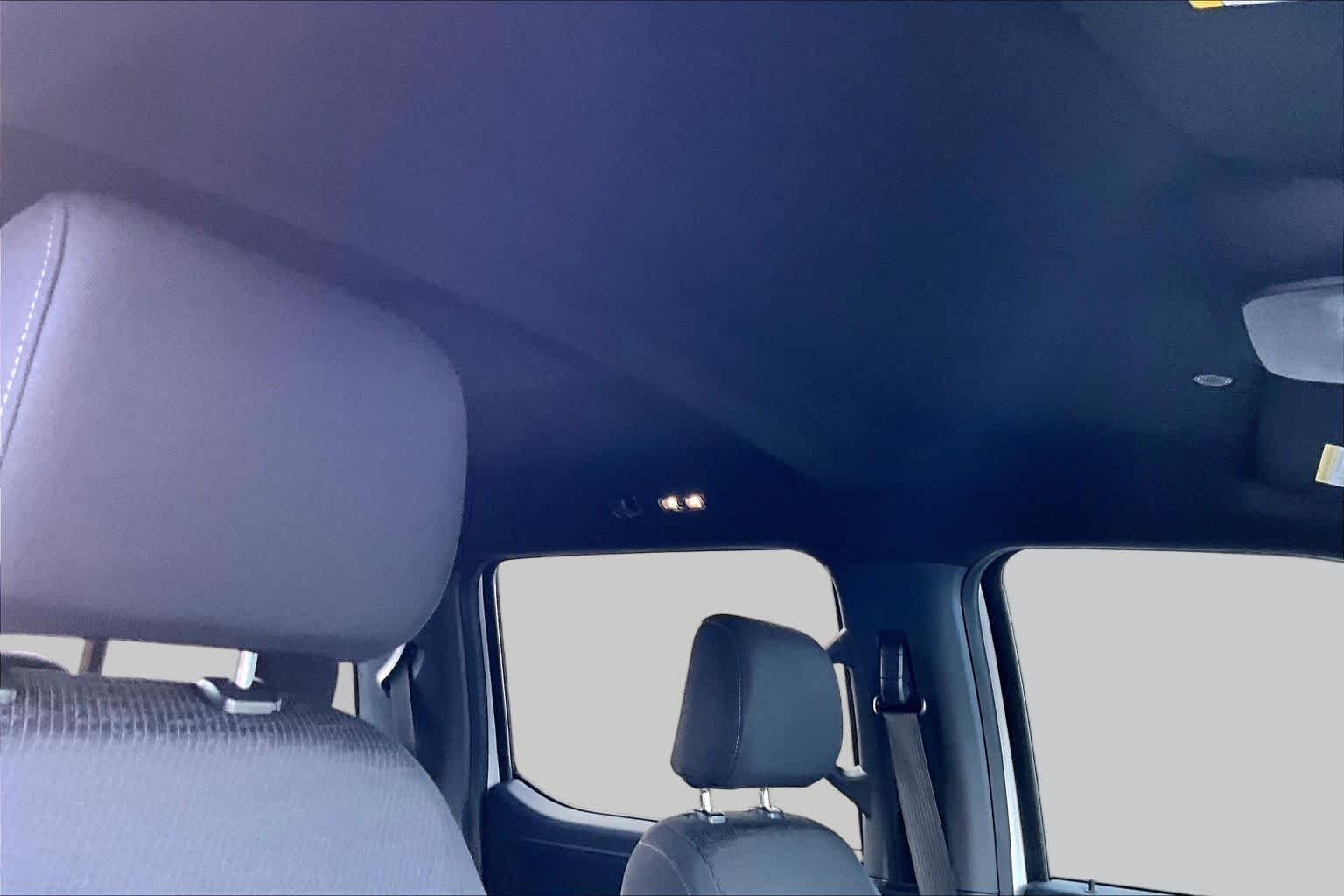 Used 2022 Oxford White Ford XLT image 16