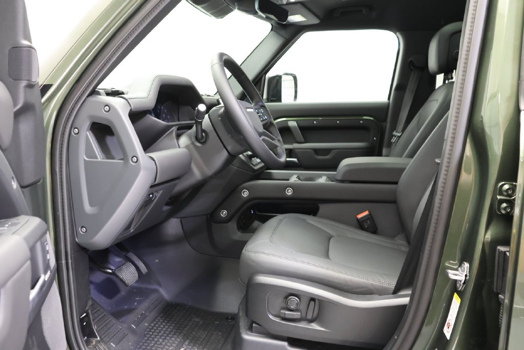 New 2026 Woolstone Green Land Rover X-Dynamic SE image 30
