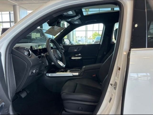 New 2026 Polar White Mercedes-Benz GLB 250 image 7