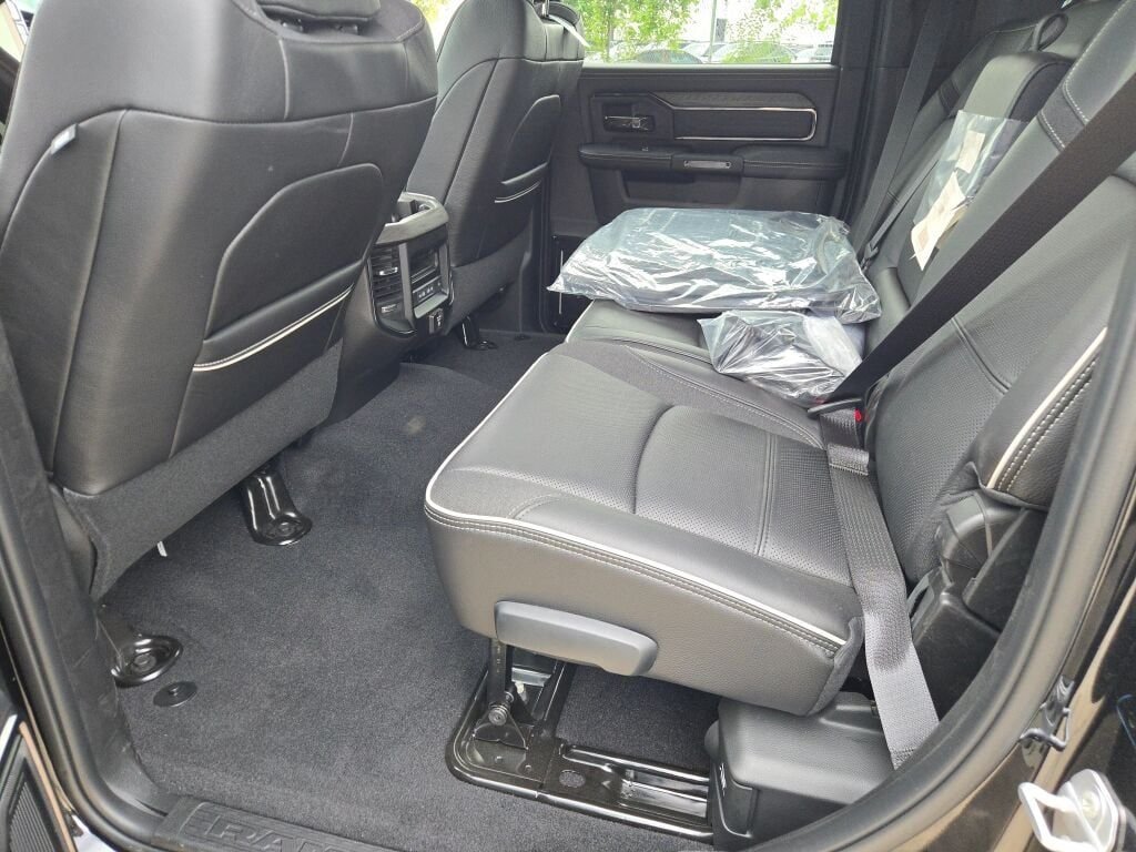 New 2026 Diamond Black Crystal Pearlcoat RAM Limited image 15
