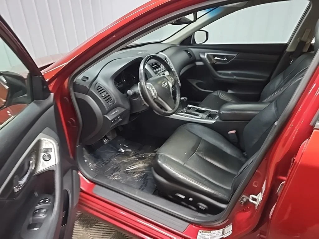 Used 2015 Red Nissan 3.5 SL image 30