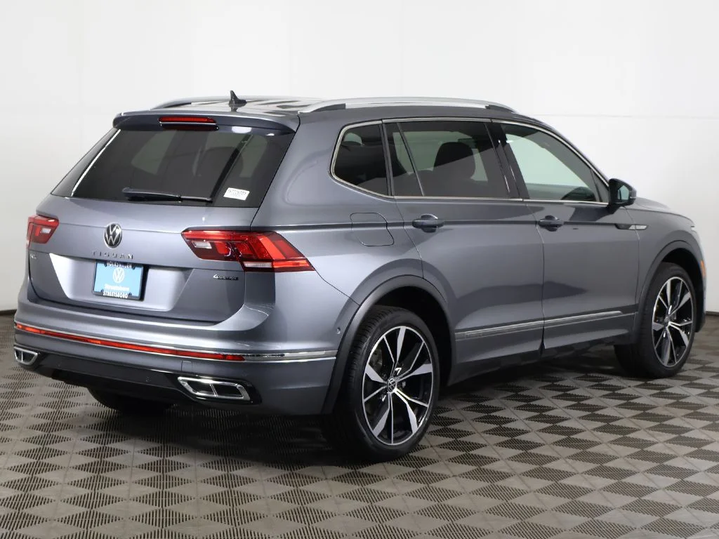 Used 2022 Platinum Gray Metallic Volkswagen 2.0T SEL R-Line image 13