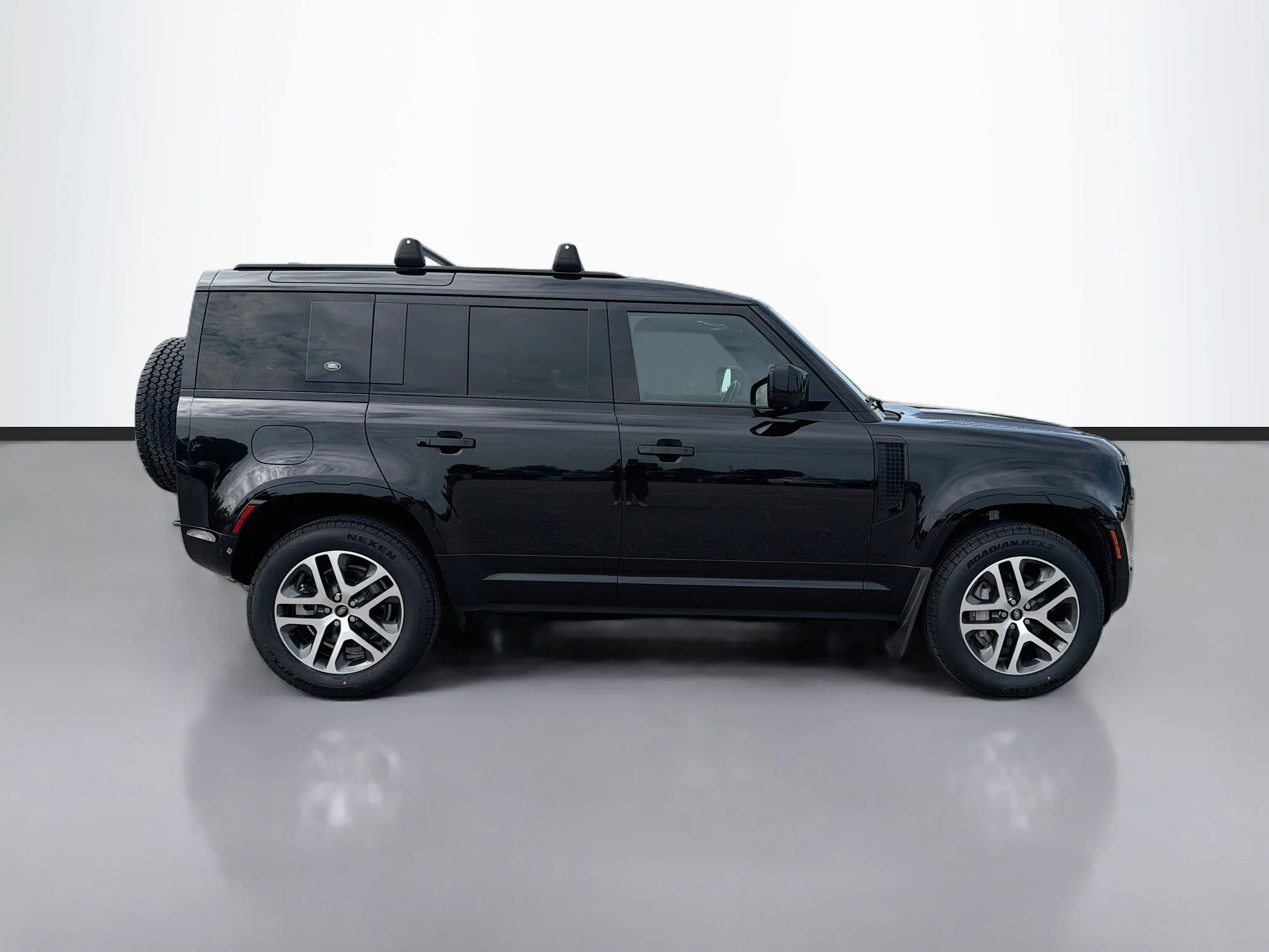 Used 2023 Santorini Black Metallic Land Rover X-Dynamic SE image 6