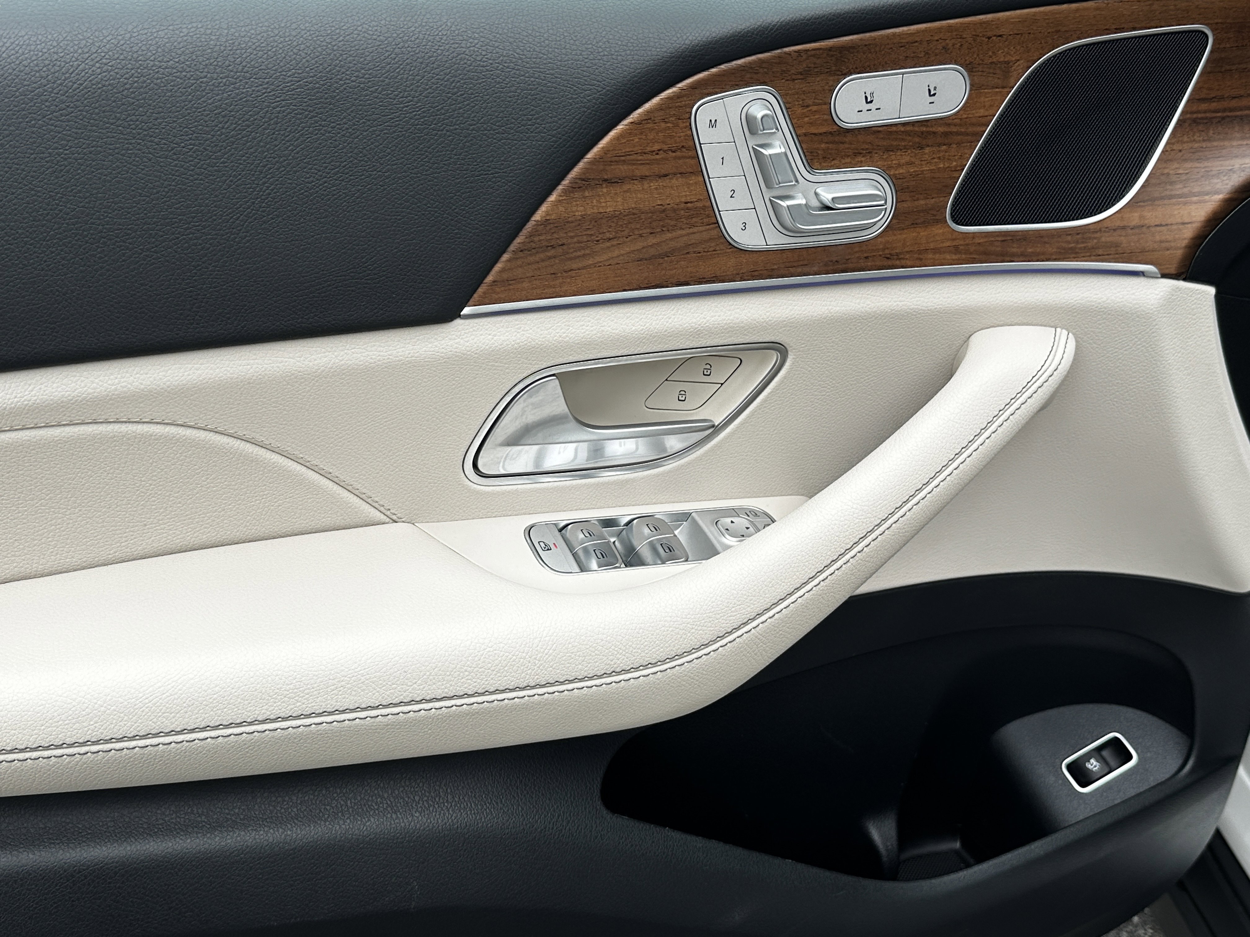 Certified Used 2025 White Mercedes-Benz GLE 350 image 11