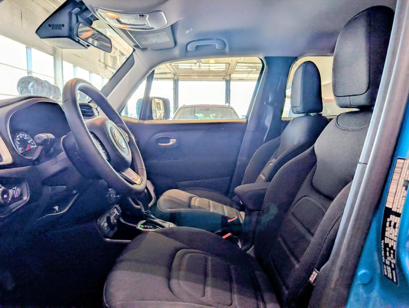 Used 2021 Bikini Metallic Clearcoat Jeep Latitude image 18