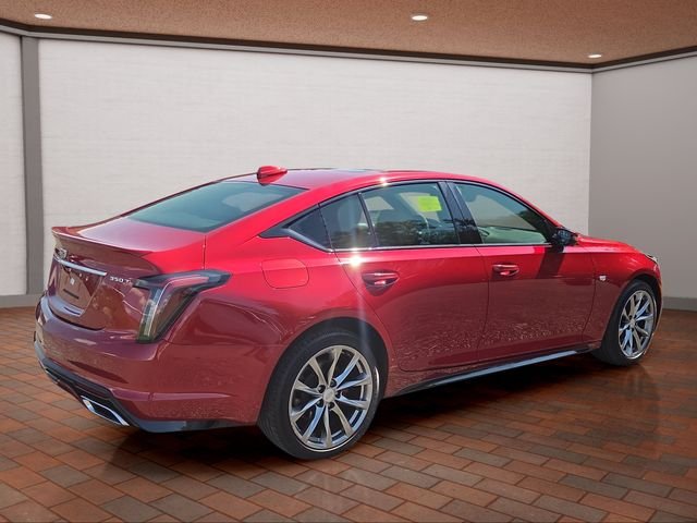 Used 2020 Red Cadillac Sport image 3