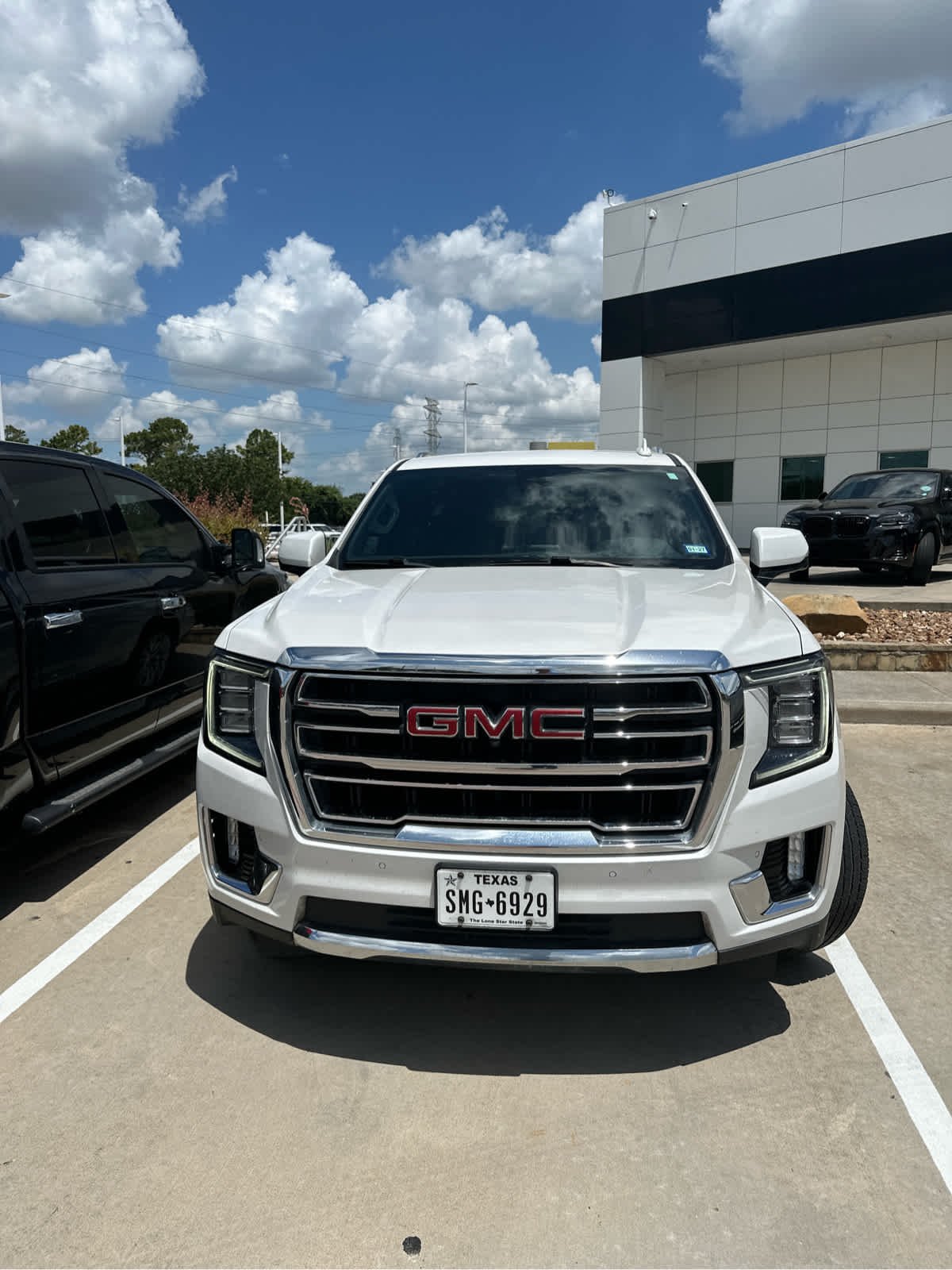 Used 2022 White Frost Tricoat GMC SLT image 17