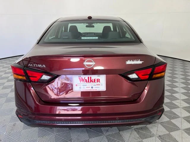 Used 2025  Nissan 2.5 SV image 6