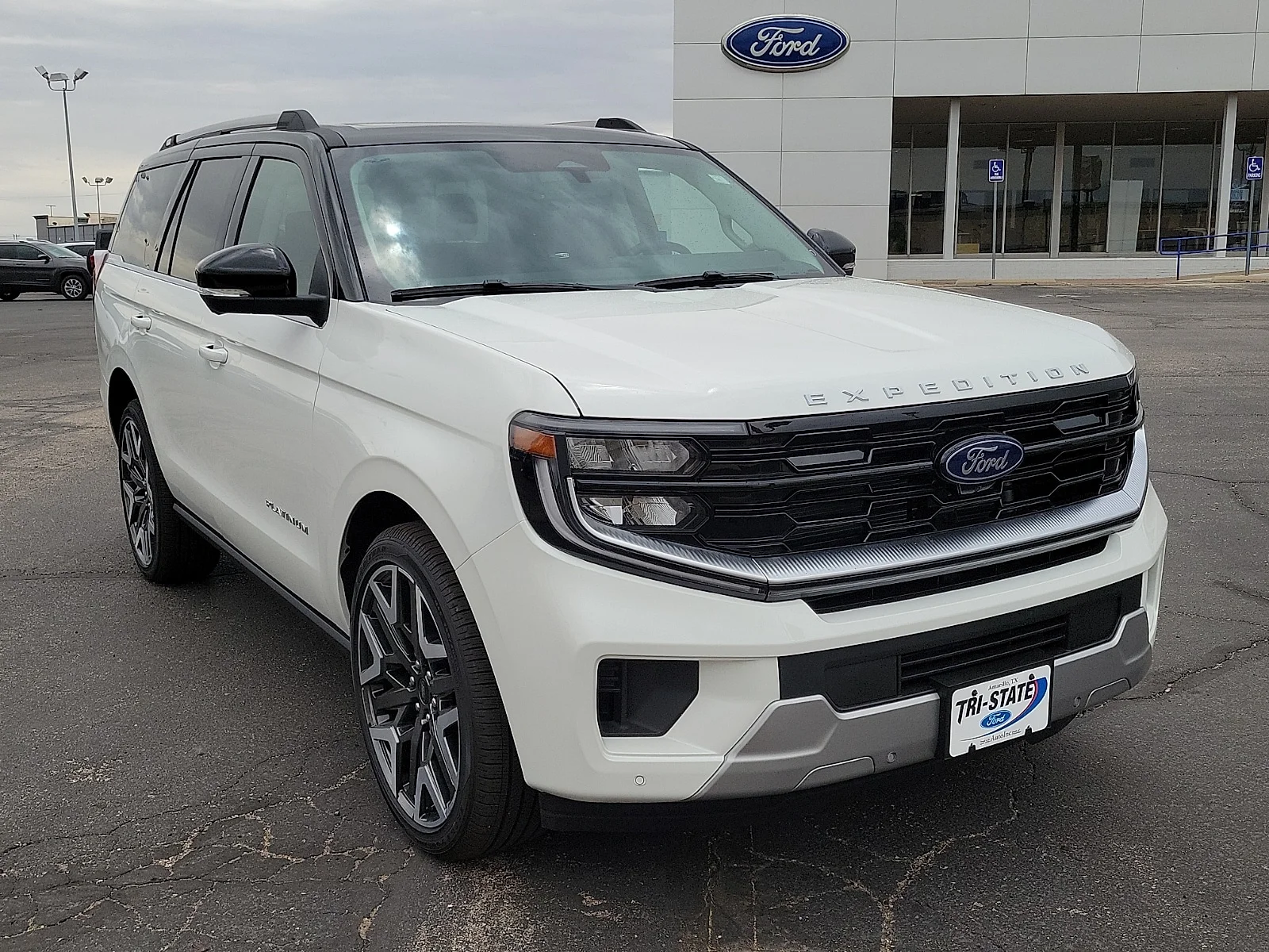 New 2026 Star White Metallic Tri-Coat Ford Platinum&reg; image 6