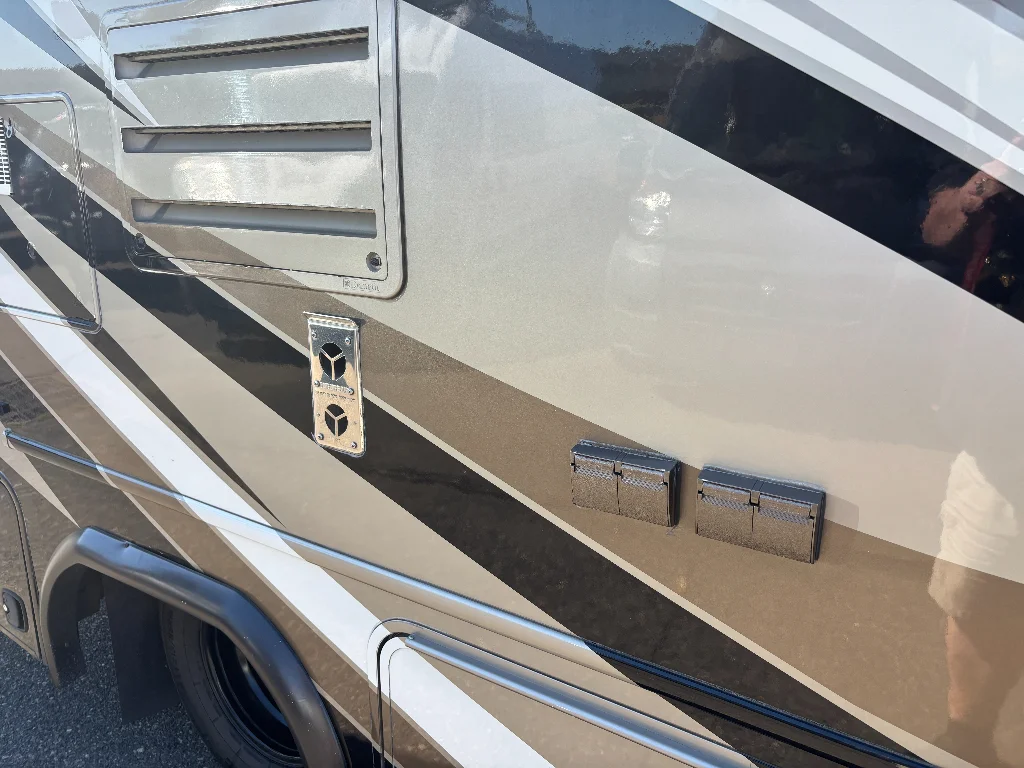 Used 2015 Arctic White Mercedes-Benz Base image 25
