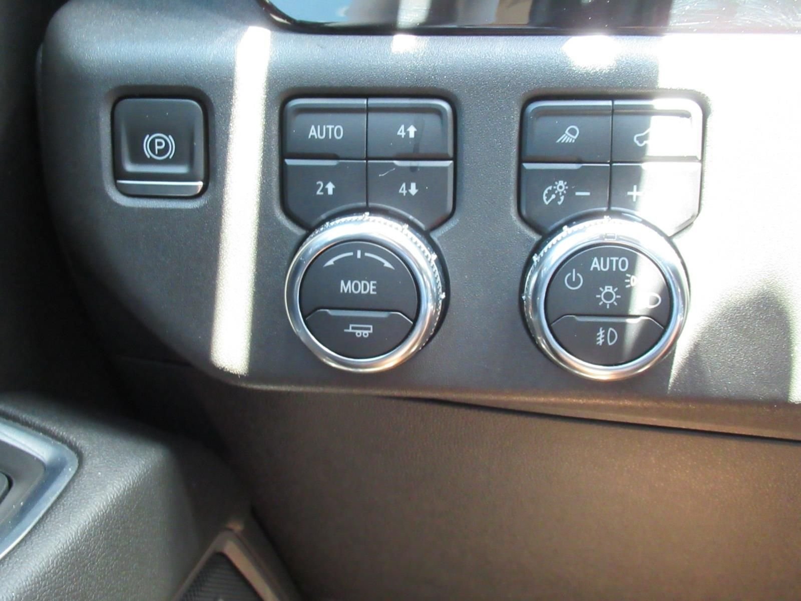 Used 2023 Black GMC SLT image 21