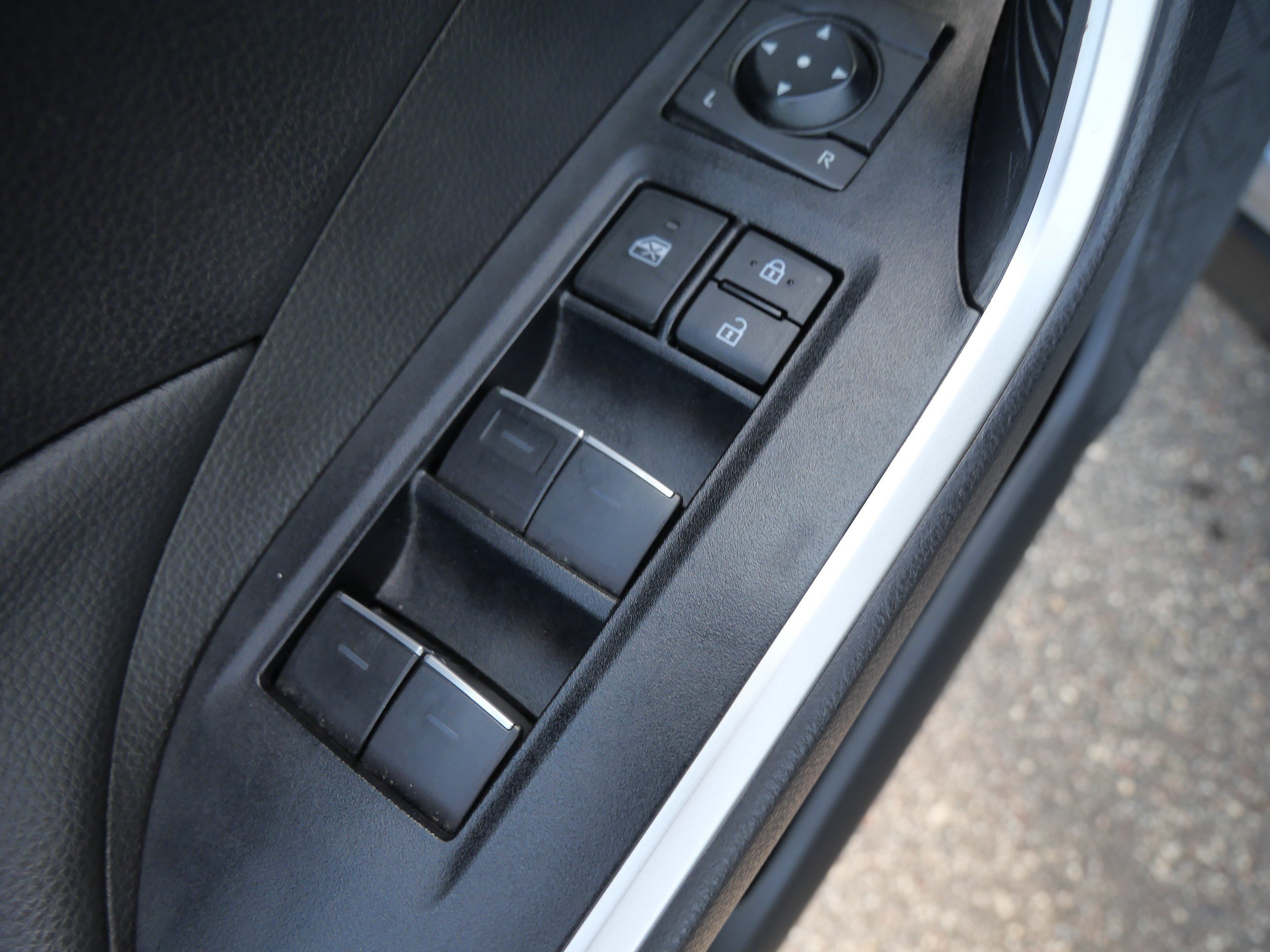 2024 Toyota RAV4 XLE - Photo 19