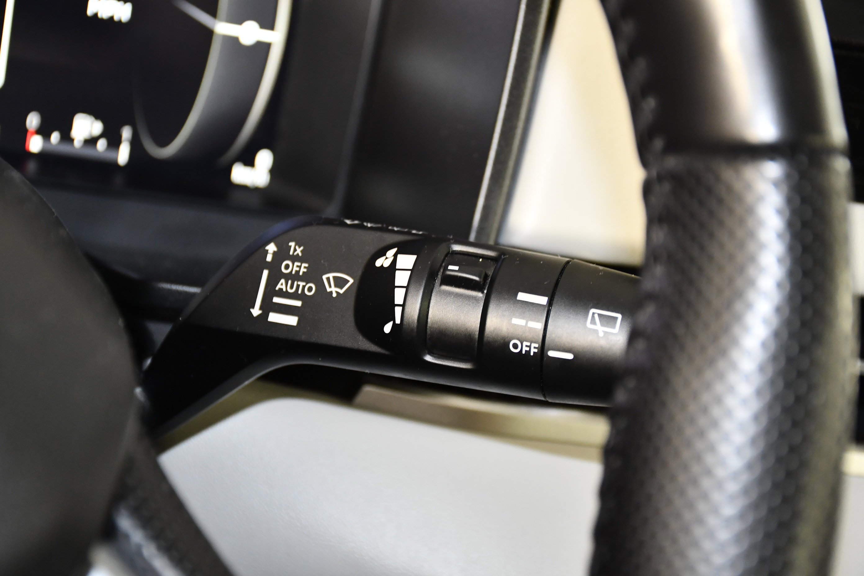 Certified Used 2025 Gray Mitsubishi SEL image 23