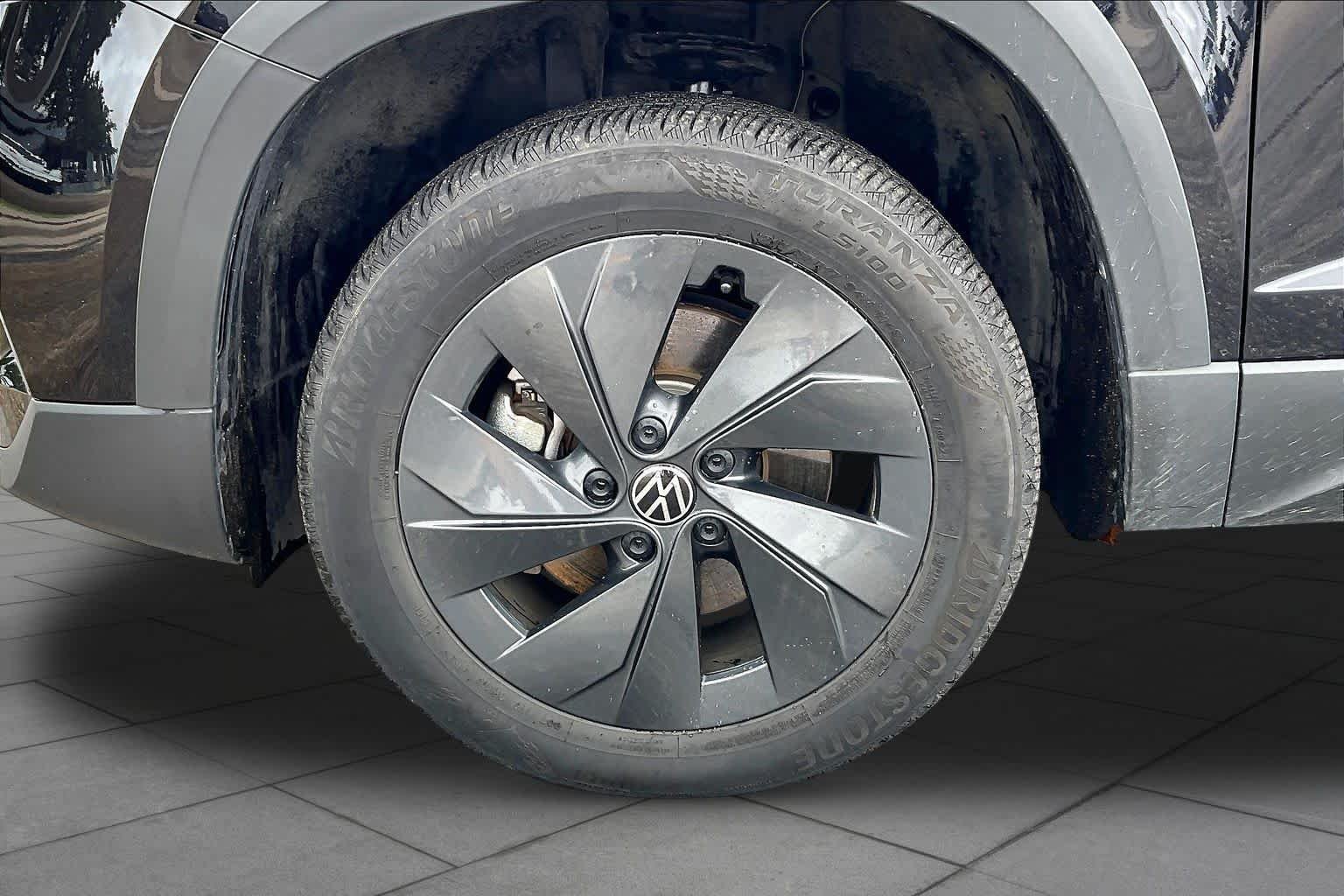 Used 2025 Deep Black Pearl Effect Volkswagen S image 10