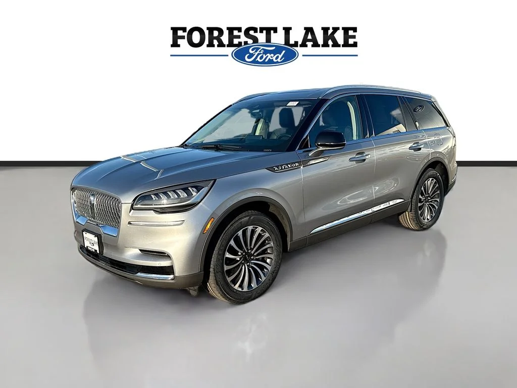 Used 2023 Silver Radiance Metallic Lincoln Standard image 3