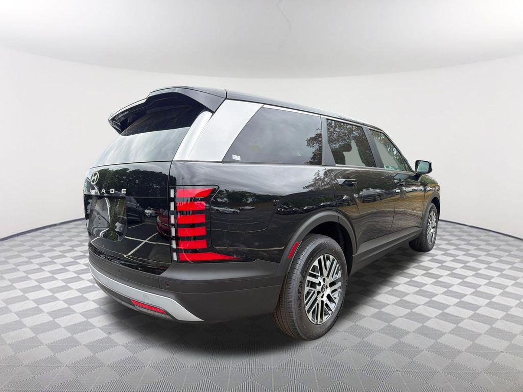New 2026 Black Hyundai SE FWD image 5