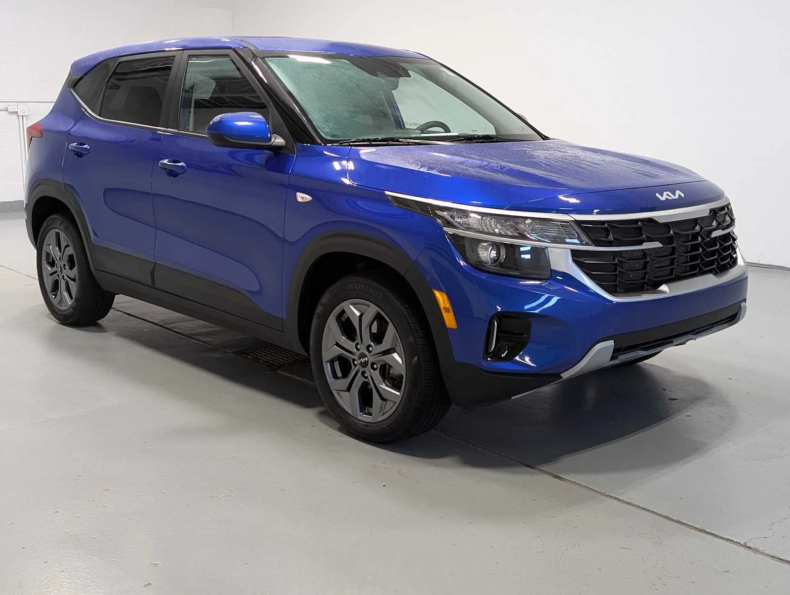 Certified Used 2024 Neptune Blue Kia LX image 6