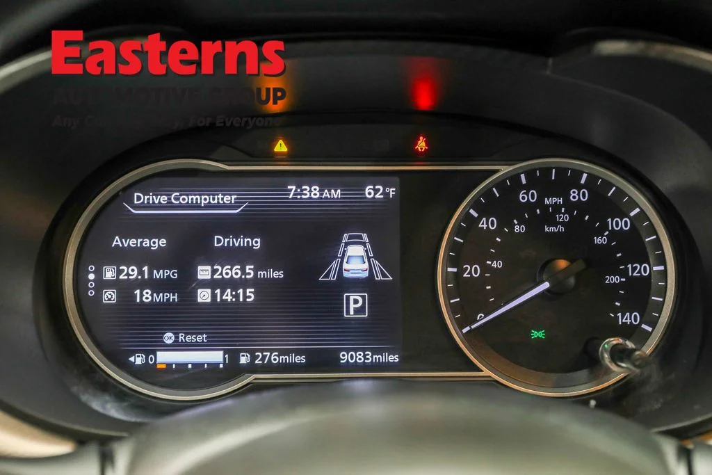 Used 2021 Black Nissan 1.6 SV image 18