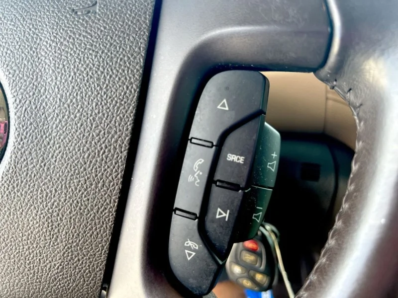 Used 2016 WHITE FROST Buick Leather image 20