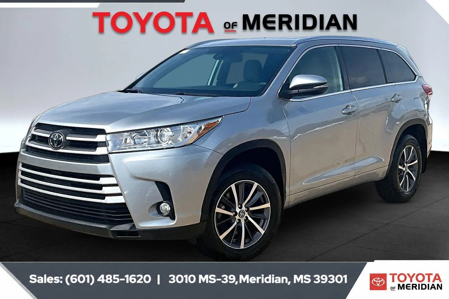 Used 2018 Celestial Silver Metallic Toyota XLE image 10