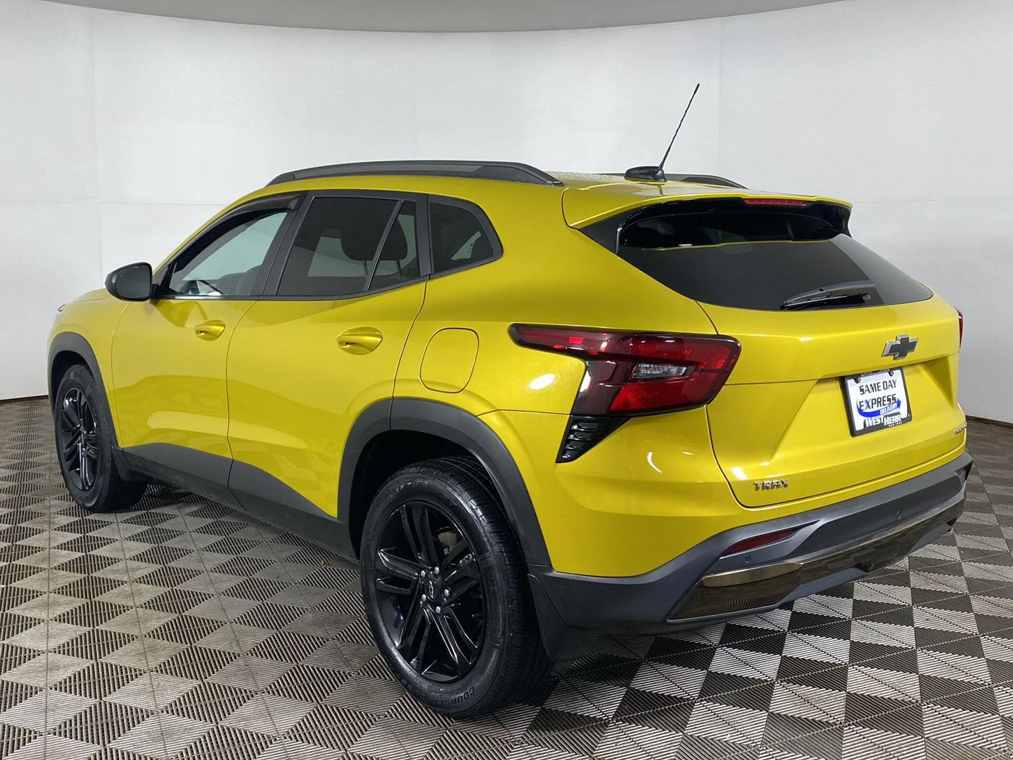 Used 2025 Nitro Yellow Metallic Chevrolet ACTIV image 4