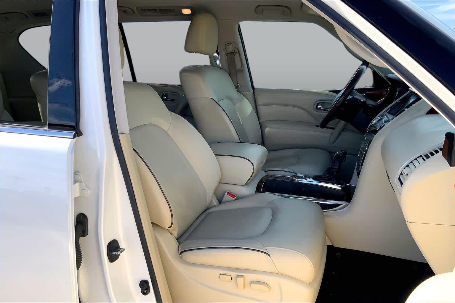 Used 2019 Moonstone White INFINITI LUXE image 9