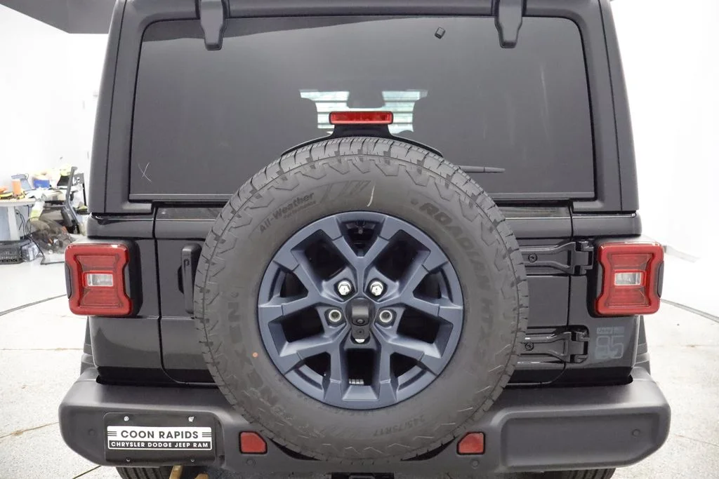 New 2026 Black Clear-Coat Exterior Paint Jeep 85th Anniversary Edition image 23