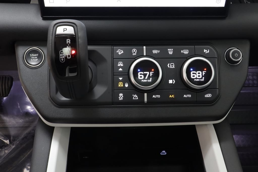 Used 2025 White Land Rover S image 12