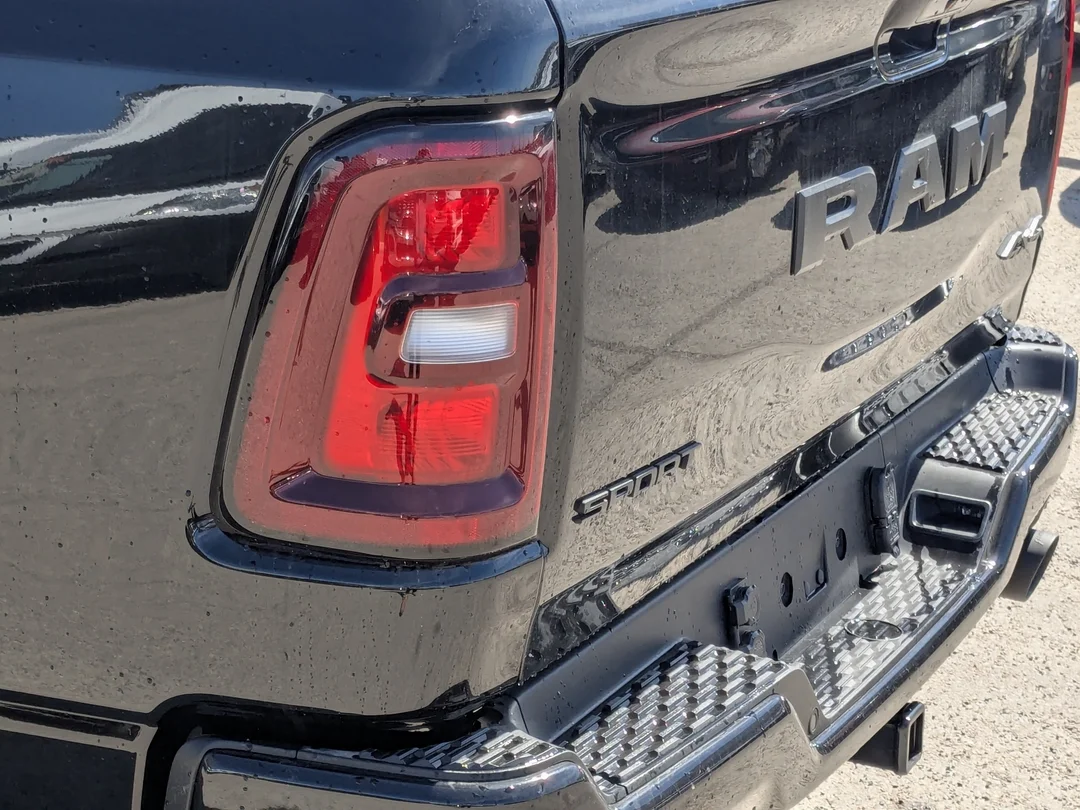 New 2026 Black RAM Sport - - 4x4 - HEMI V8 - Level 1 Equip - Sunroof & More! image 12