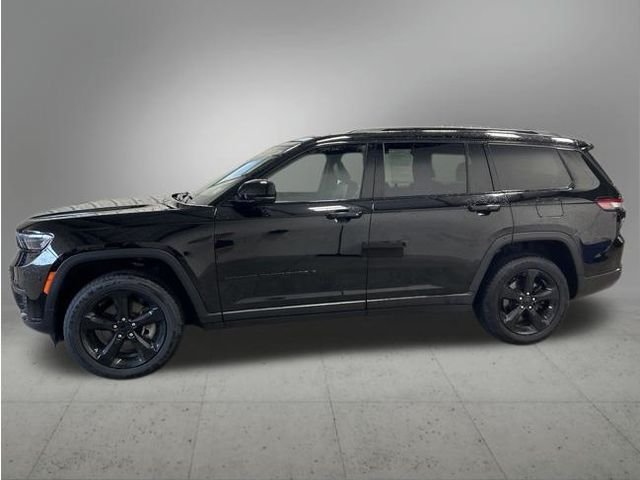 Used 2024 Diamond Black Crystal Pearlcoat Jeep Altitude X image 2