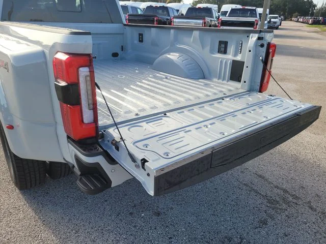 New 2026 Avalanche Ford Platinum image 11