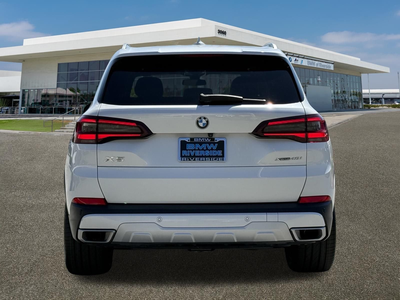 Certified Used 2023 Mineral White Metallic BMW xDrive40i image 9