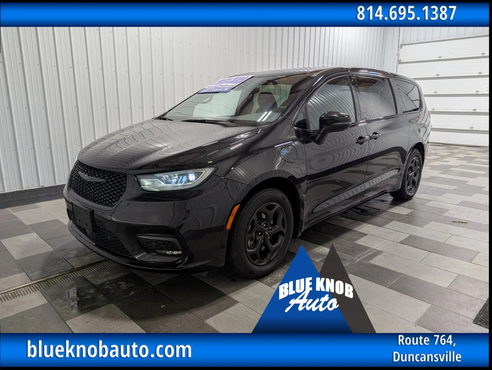 2023 Chrysler Pacifica Hybrid Touring L Hybrid's photo